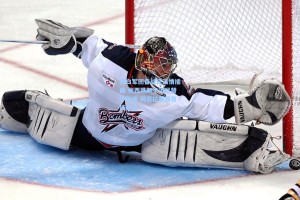 蓝白军团备战现温情插曲 梅西携斯卡洛尼替补登场 阿亚拉荣膺百场纪念