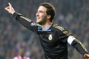 布朗33+12哈登空砍37+7+8 凯尔特人主场险胜快船