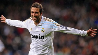 尤文图斯中场补强遇阻，洛博特卡倾向海外，意甲豪门引援计划面临挑战